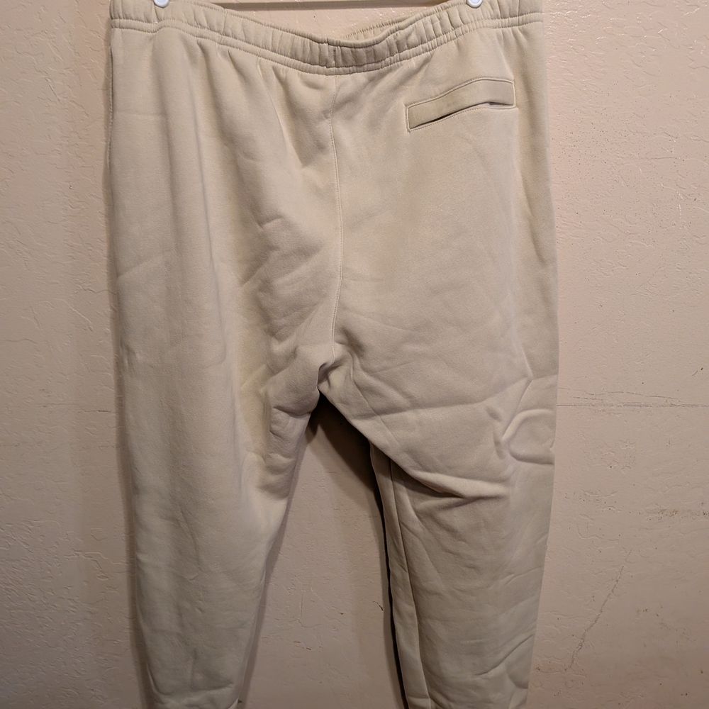 Nike Cream Sweatpants - Picture 2 of 7
